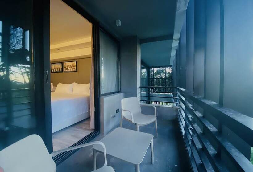 استودیوی استاندارد, La Capilla  Punta Del Este