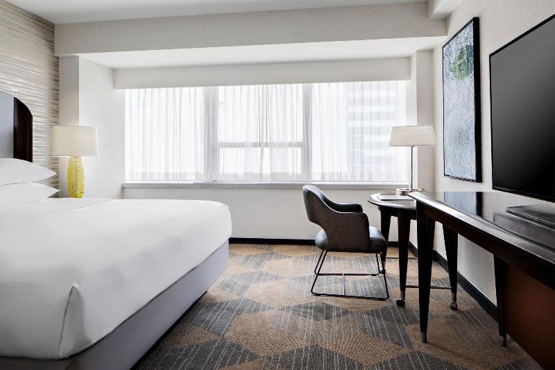 חדר קלאב עם מיטת קינג, Sheraton Dallas