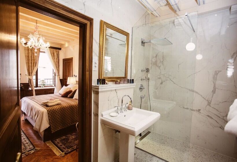 اتاق لوکس, Heritage Hotel Cardo