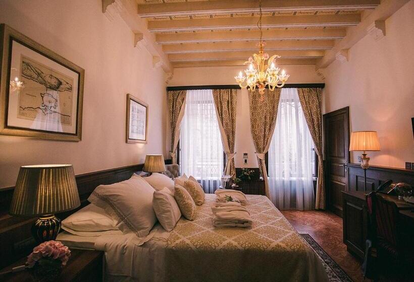 اتاق لوکس, Heritage Hotel Cardo