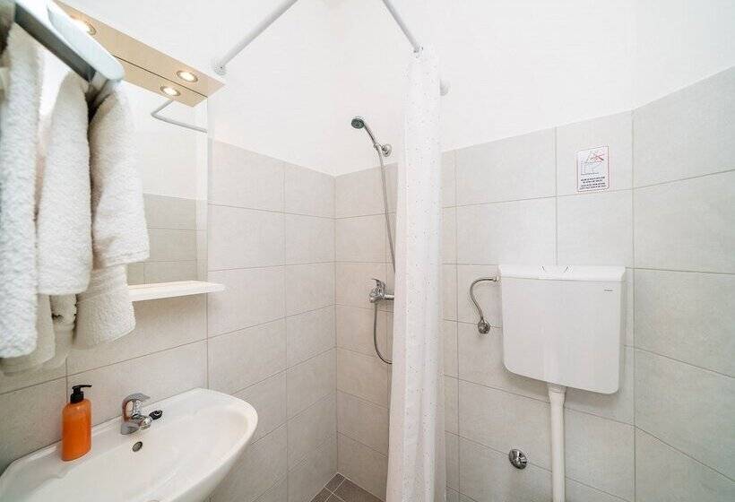 اتاق راحتی سه تخته, Guest House Villa Nina