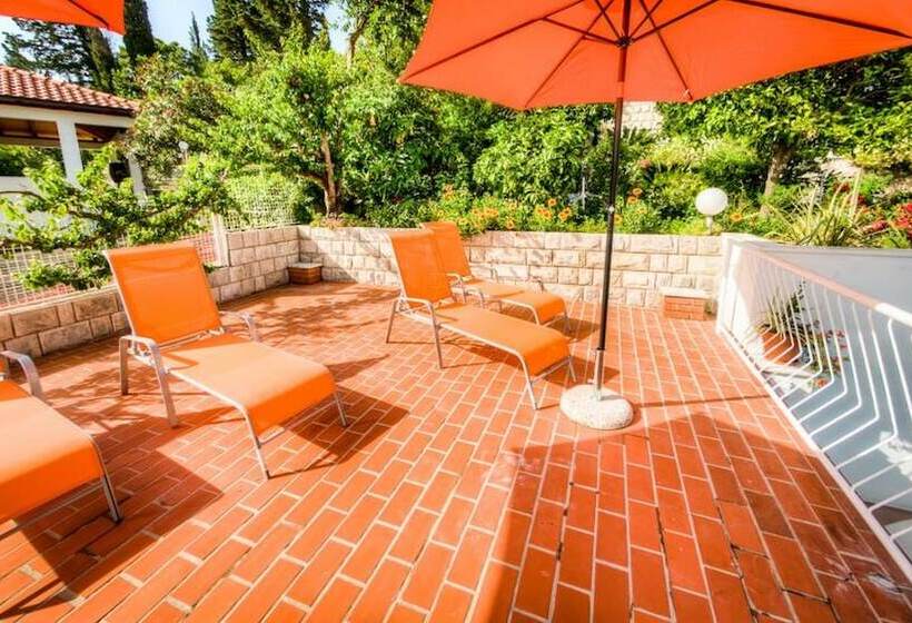 اتاق راحتی سه تخته, Guest House Villa Nina