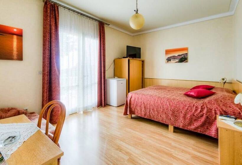 اتاق راحتی سه تخته, Guest House Villa Nina