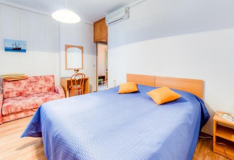 اتاق سه نفره سوپریور با چشم‌انداز دریا, Guest House Villa Nina