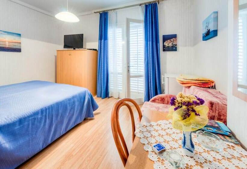 اتاق سه نفره سوپریور با چشم‌انداز دریا, Guest House Villa Nina