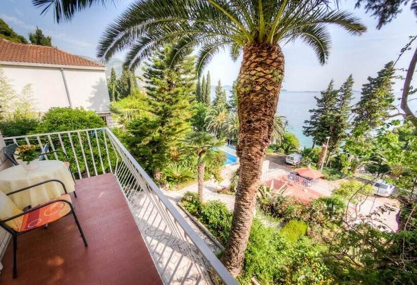 اتاق سه نفره سوپریور با چشم‌انداز دریا, Guest House Villa Nina