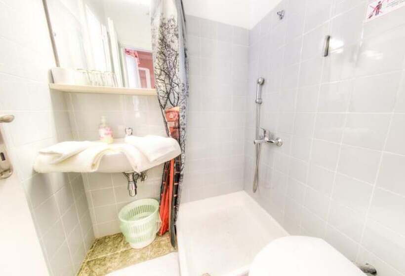 اتاق استاندارد با چشم‌انداز باغ, Guest House Villa Nina