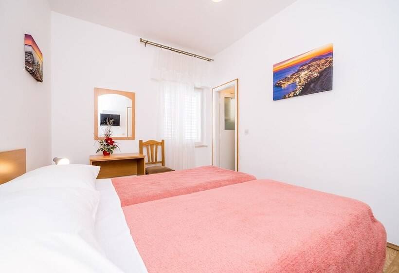 اتاق استاندارد با چشم‌انداز باغ, Guest House Villa Nina