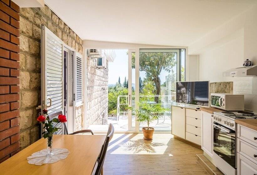 آپارتمان 2 خوابه با چشم‌انداز دریا, Guest House Villa Nina