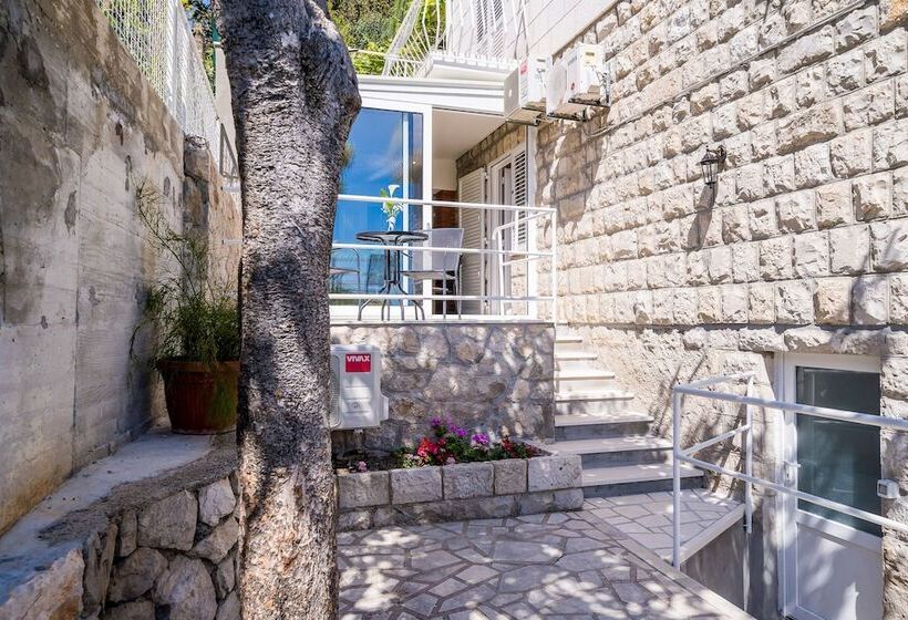 آپارتمان 2 خوابه با چشم‌انداز دریا, Guest House Villa Nina