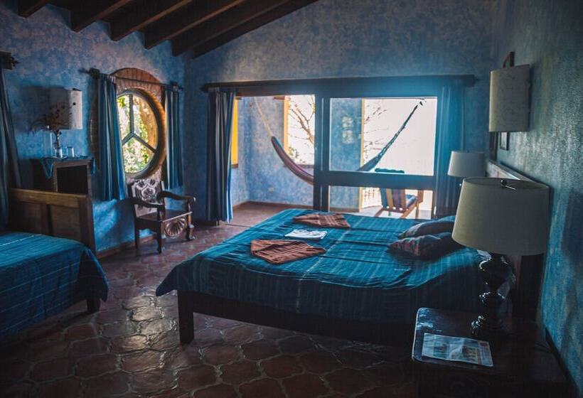 سوییت لوکس, La Iguana Perdida   Hostel