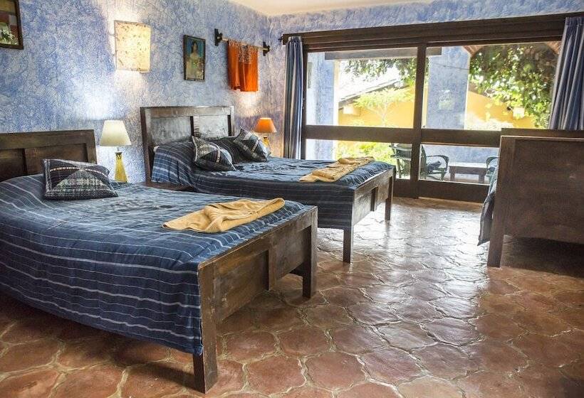 سوییت خانوادگی, La Iguana Perdida   Hostel