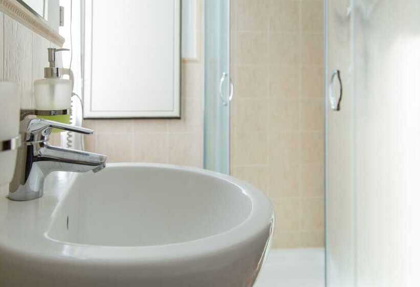 اتاق استاندارد چهار تخته, Catania Inn Rooms