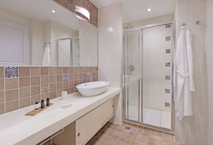 四人豪华间, Anatoli Luxury Studios & Suites