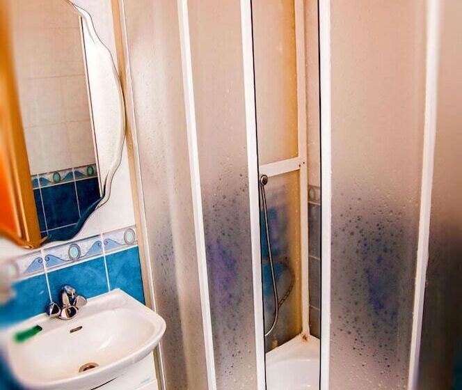 اتاق اکونومی یک تخته, Erofey