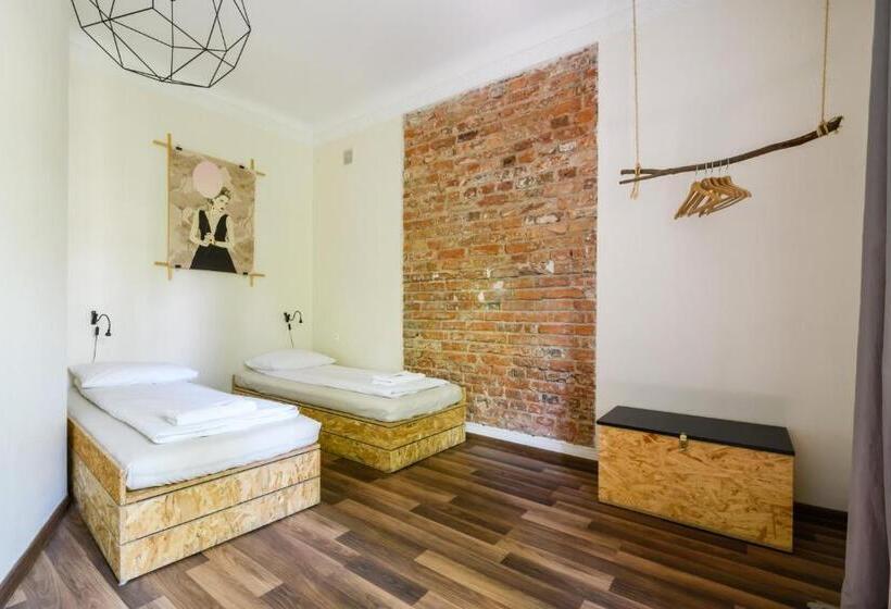 اتاق استاندارد, Lull Hostel
