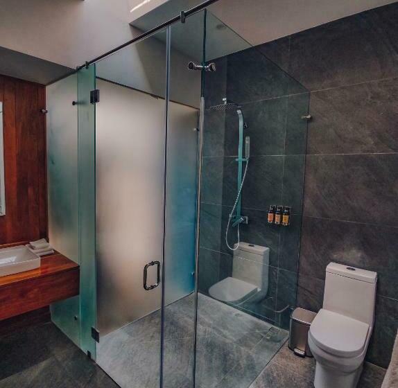 سوئیت با بالکن, Casa Cien