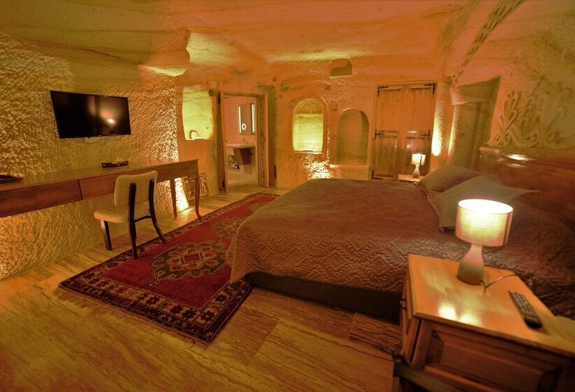 اتاق لوکس, Crassus Cave