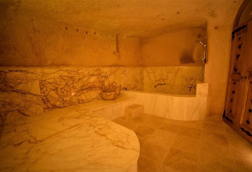 اتاق پرمیوم, Crassus Cave