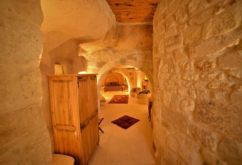 اتاق پرمیوم, Crassus Cave