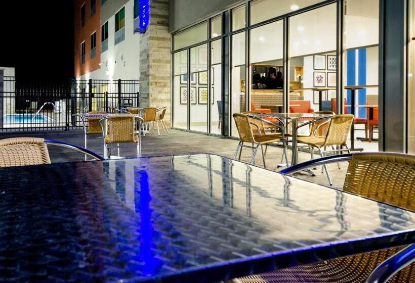 Номер Стандарт, Holiday Inn Express & Suites Taylor, An Ihg
