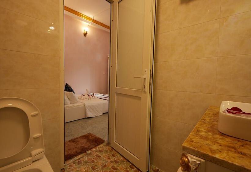 اتاق لوکس سه تخته, Lucky Budda Inn Villa