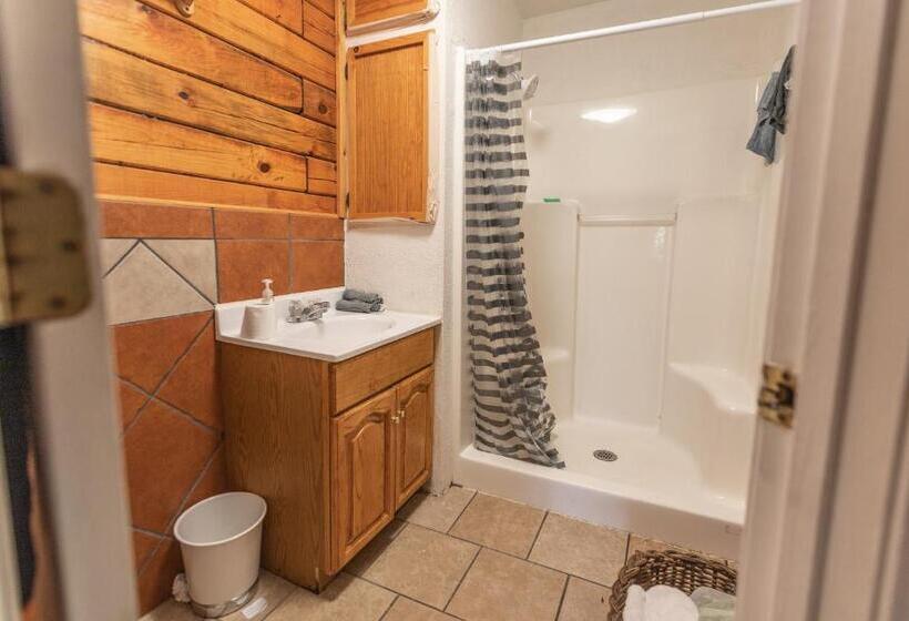 Шале 1 Спальня, Meramec River Resort