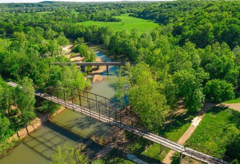 Номер Deluxe с Балконом, Meramec River Resort