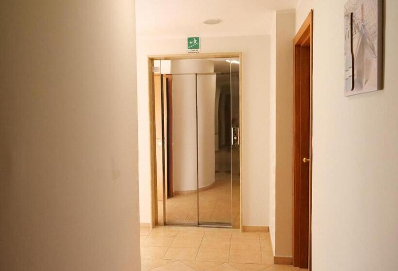 Номер Стандарт Трехместный, Grand Hostel Calabria