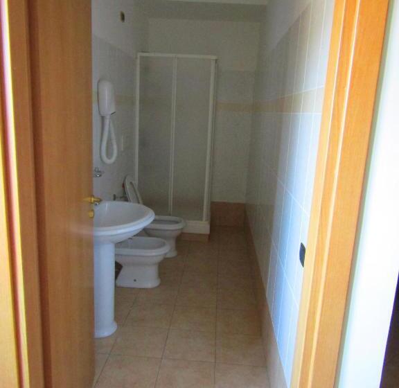 Номер Стандарт Трехместный, Grand Hostel Calabria