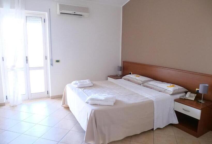 Четырехместный Номер Стандарт, Grand Hostel Calabria