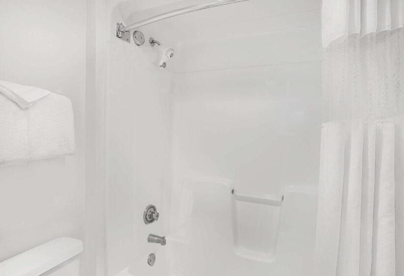Люкс Deluxe Кровать Кинг, Baymont By Wyndham Janesville