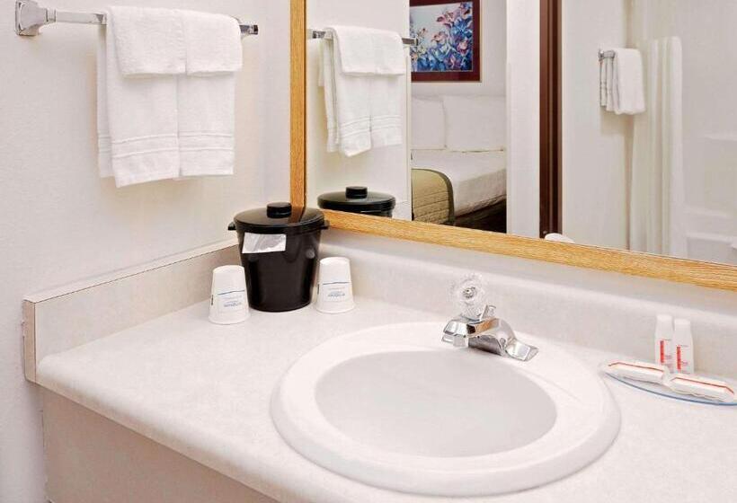 Стандартный Номер Кровать Кинг, Baymont By Wyndham St. Joseph/stevensville