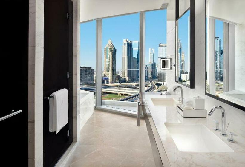 سوییت جونیور, Address Sky View