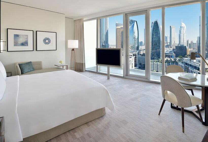 Club Room King Bed, Address Sky View