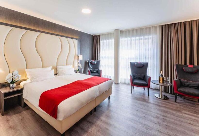 Четырехместный Номер Стандарт, Plaza Premium Den Haag City Center