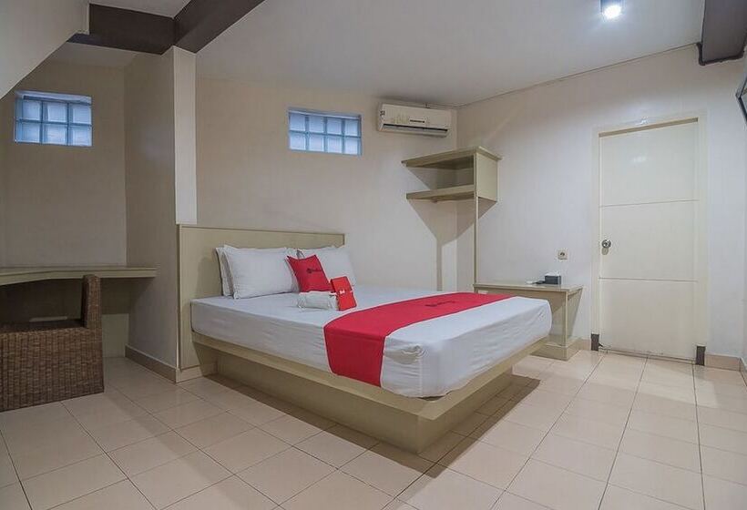 Номер Deluxe, Reddoorz Plus Near Museum Geologi Bandung