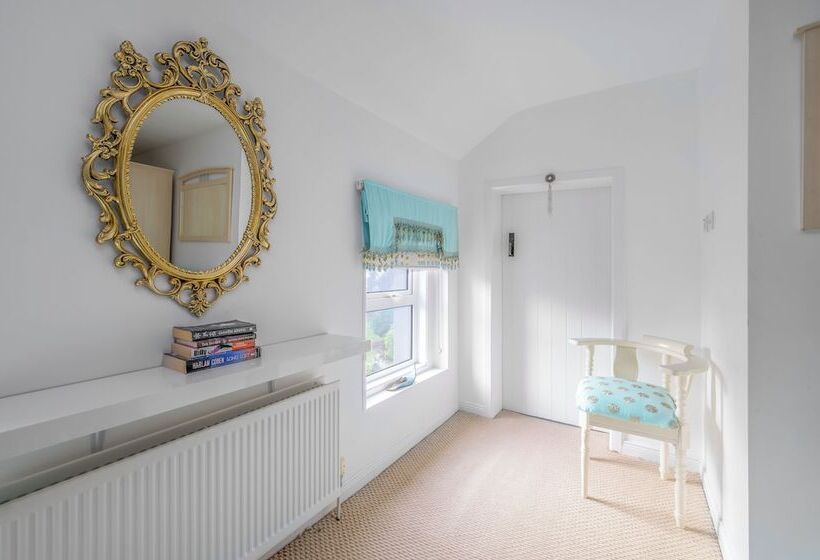 اتاق لوکس, Willow House Bed & Breakfast And Orchard Studios Self Catering