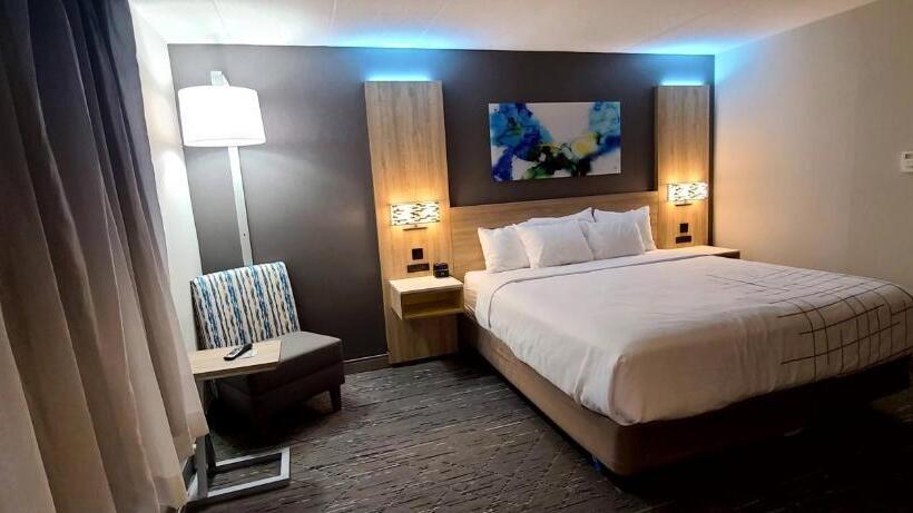 이그제큐티브 룸 킹사이즈 침대, La Quinta By Wyndham Lexington Park   Patuxent