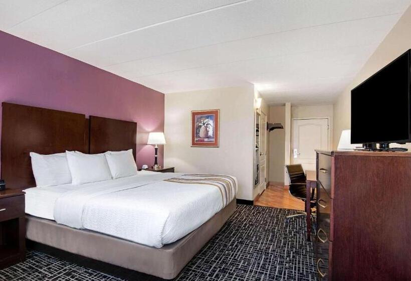 Номер Стандарт Кровать Кинг Адаптированный для Инвалидов, La Quinta By Wyndham Lexington Park   Patuxent