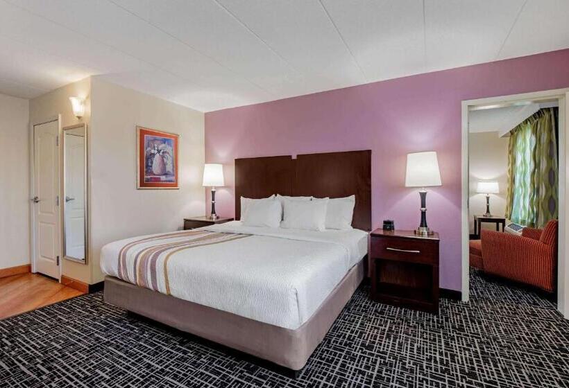 Люкс Кровать Кинг, La Quinta By Wyndham Lexington Park   Patuxent