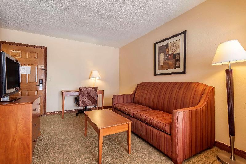 سوئیت با تخت بزرگ, Quality Inn & Suites Owasso Us 169