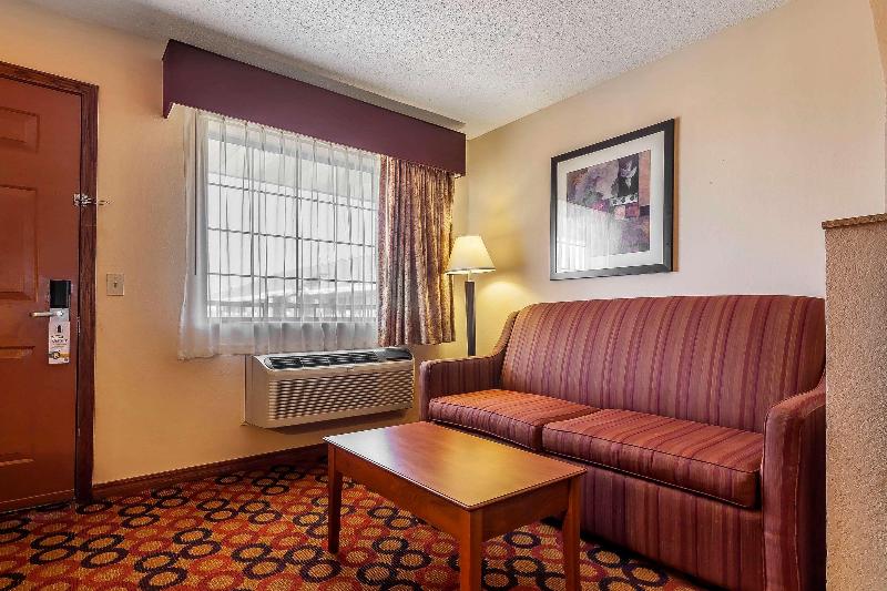 سوئیت با تخت بزرگ, Quality Inn & Suites Owasso Us 169