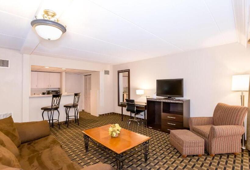 Люкс Повышенной Комфортности, Ramada By Wyndham Plymouth Hotel & Conference Center