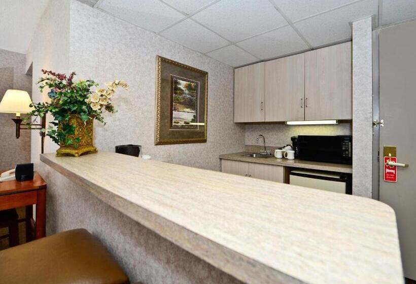 Люкс Superior 2 Спальни, Ramada By Wyndham Plymouth Hotel & Conference Center