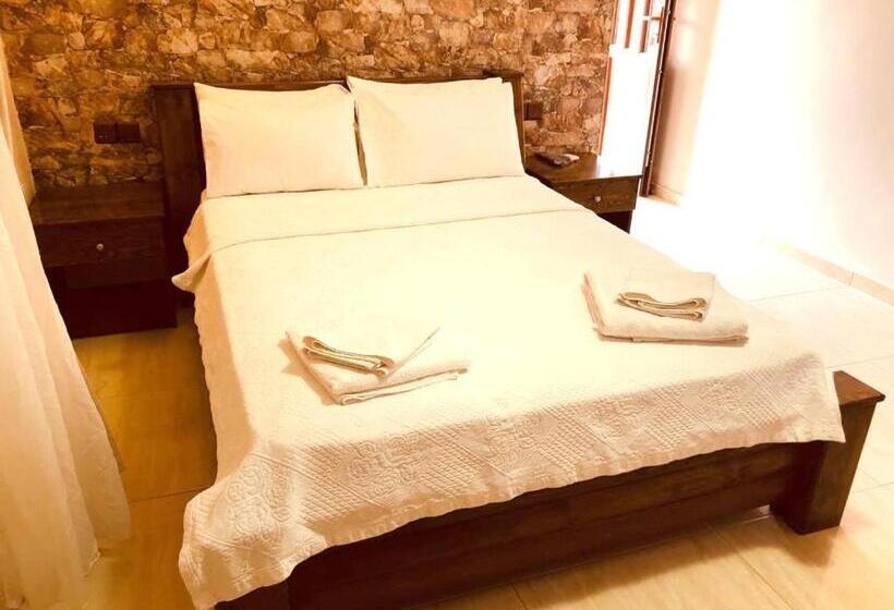 غرفة قياسية ثلاثية مطلة علي الحديقة, Paradise Karpaz Hotel & Restaurant
