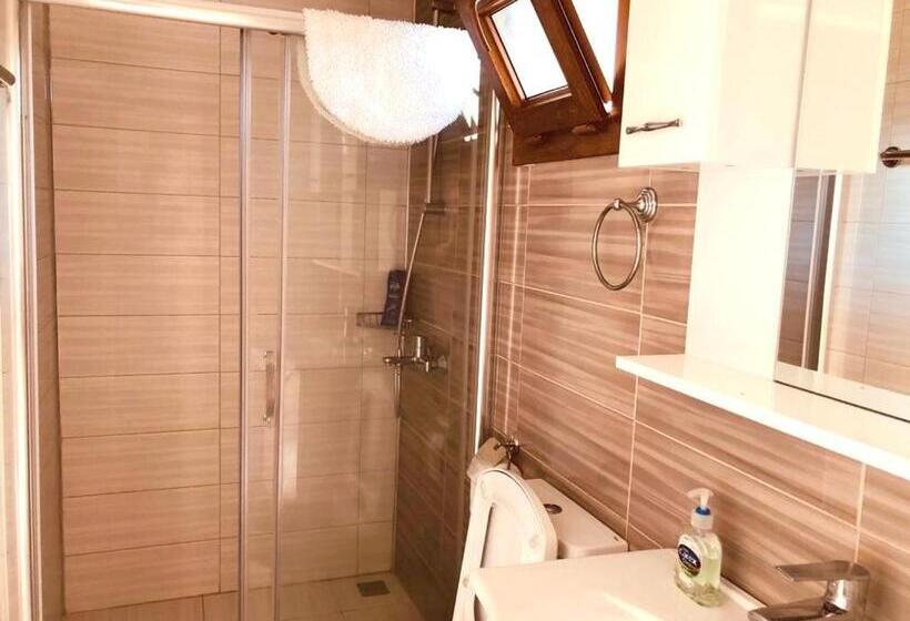 غرفة قياسية رباعية مطلة على الحديقة, Paradise Karpaz Hotel & Restaurant