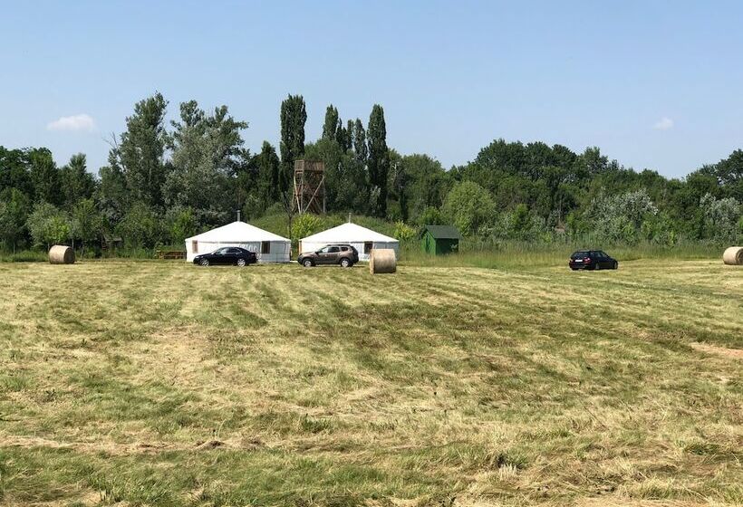 اتاق خانوادگی, Antal Tavi Fogadó és Horgászparadicsom
