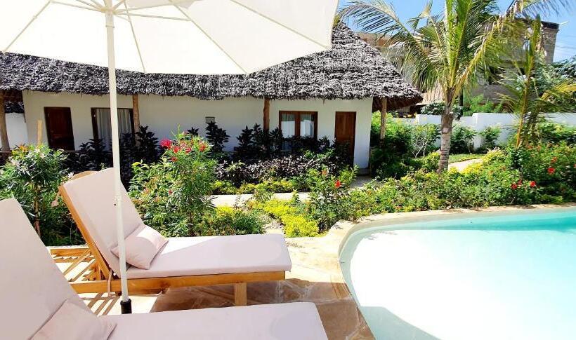 سوییت لوکس, Arya Boutique Resort