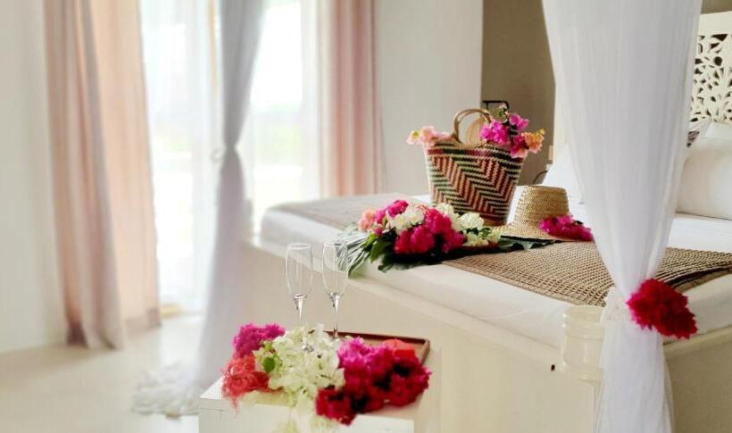 سوییت لوکس, Arya Boutique Resort